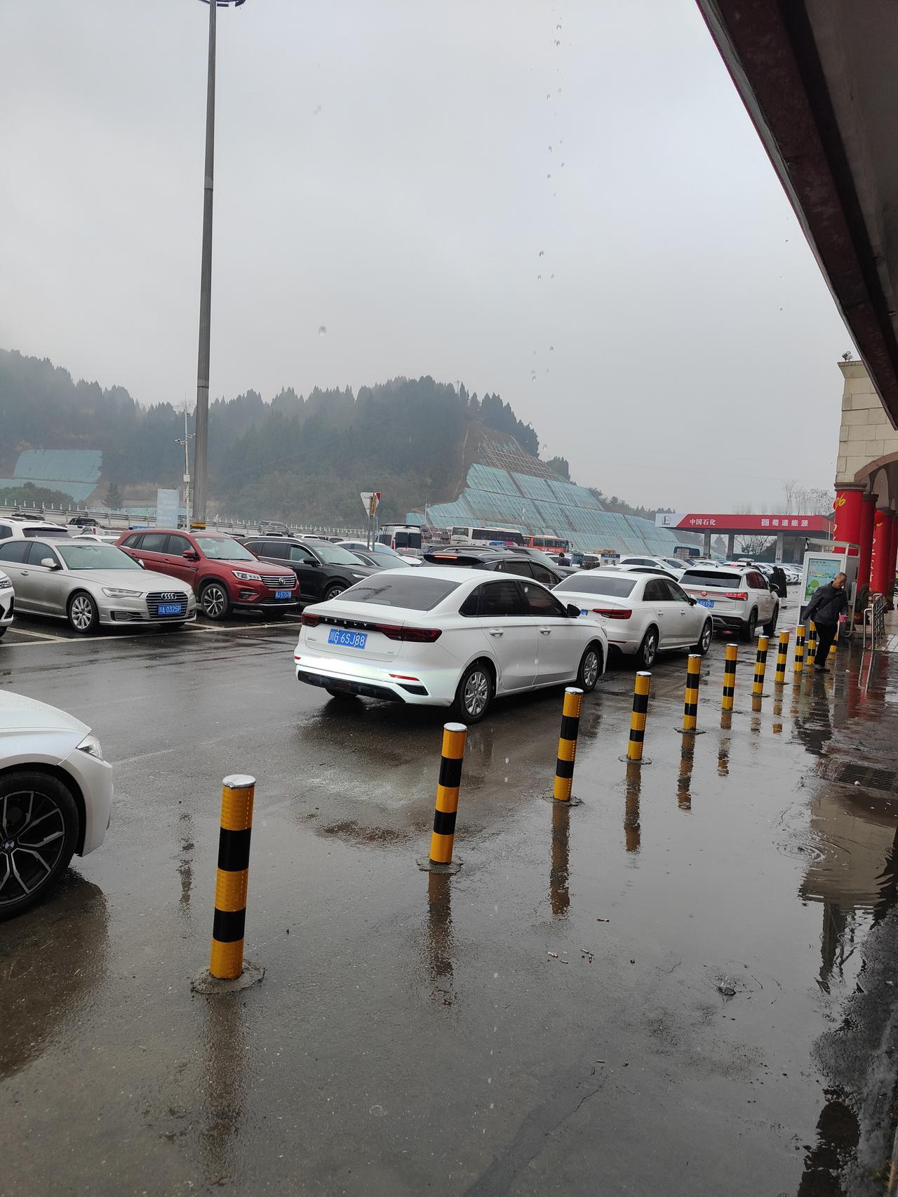 这几天春节往返，车辆增加，
高速路也已经开始堵起来了
服务器更是爆满，各位朋友们