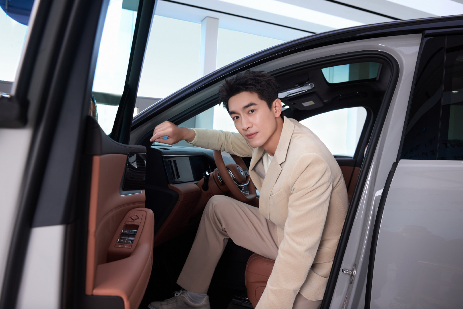 林更新眼光绝了 林更新更新座驾腾势N8L 的选品眼光，值得所有人抄作业！不管是日