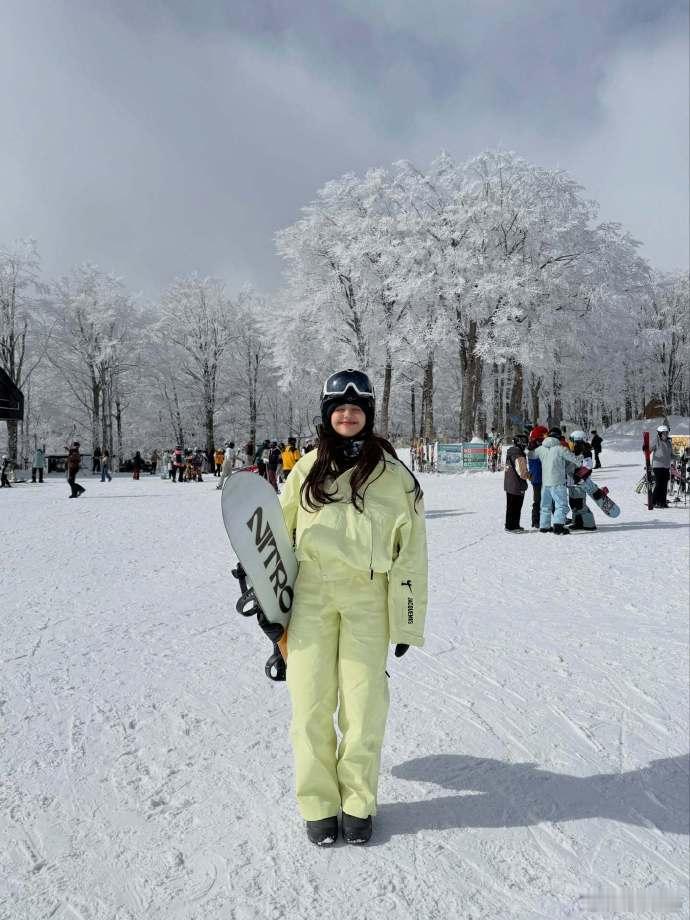 Lisa在线招募滑雪教练 Lisa 晒出滑雪照又帅又萌～发文 “Now acce