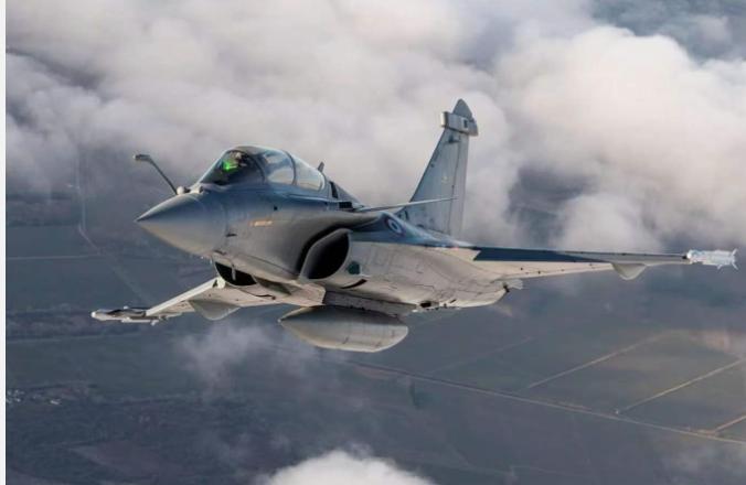 越南放着合作几十年的俄罗斯战机不要了，越南这也太吓人了，突然要选择法国阵风战机。