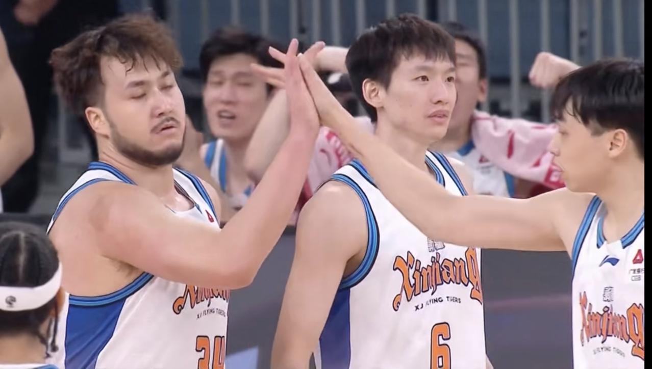 新疆这场客场打天津的球，打得不错。相对于在主场打天津时，算是把詹姆斯，林庭谦的攻