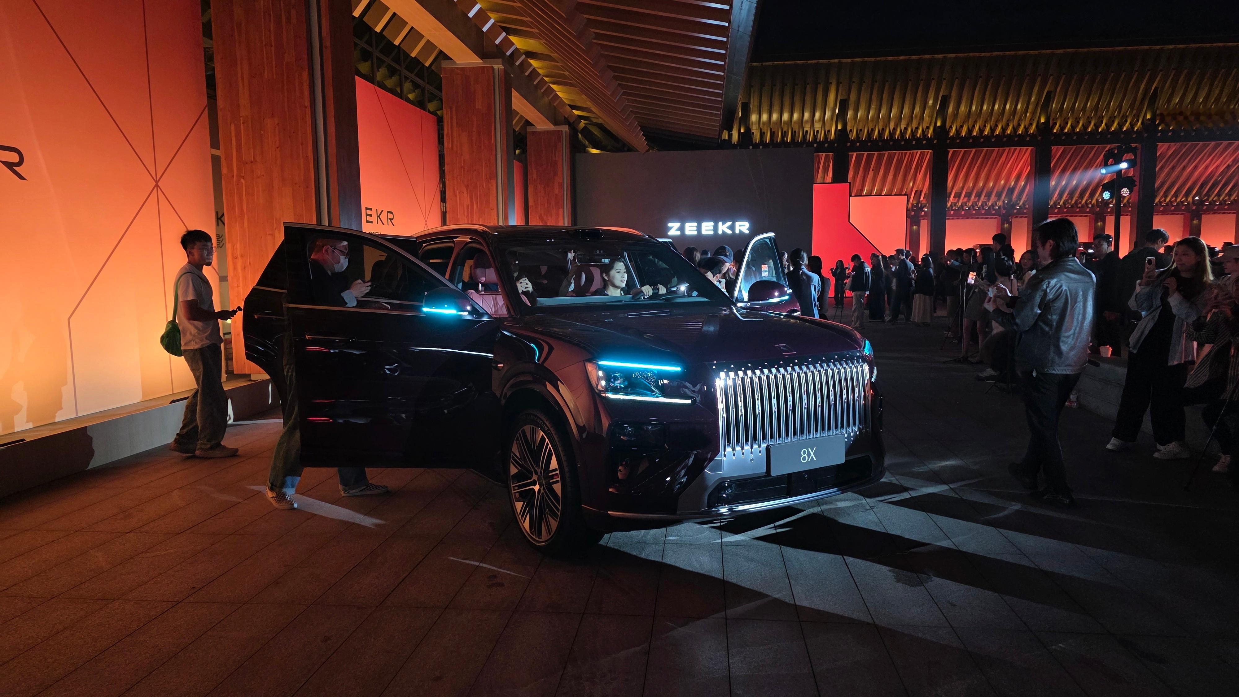 当我把极氪8X 这个实图掏出来的时候请你至少说一声牛逼，因为真的很精致。 