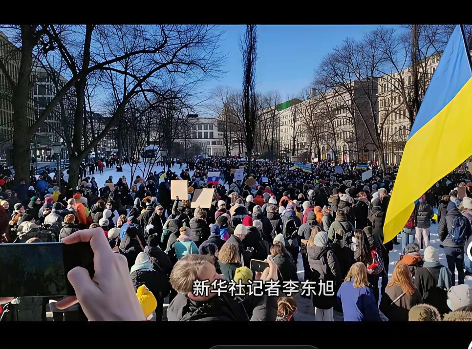 乌克兰人民觉醒了，他们发现自己和俄罗斯并不需要冲突，真正的仇敌是美国，他们成了美