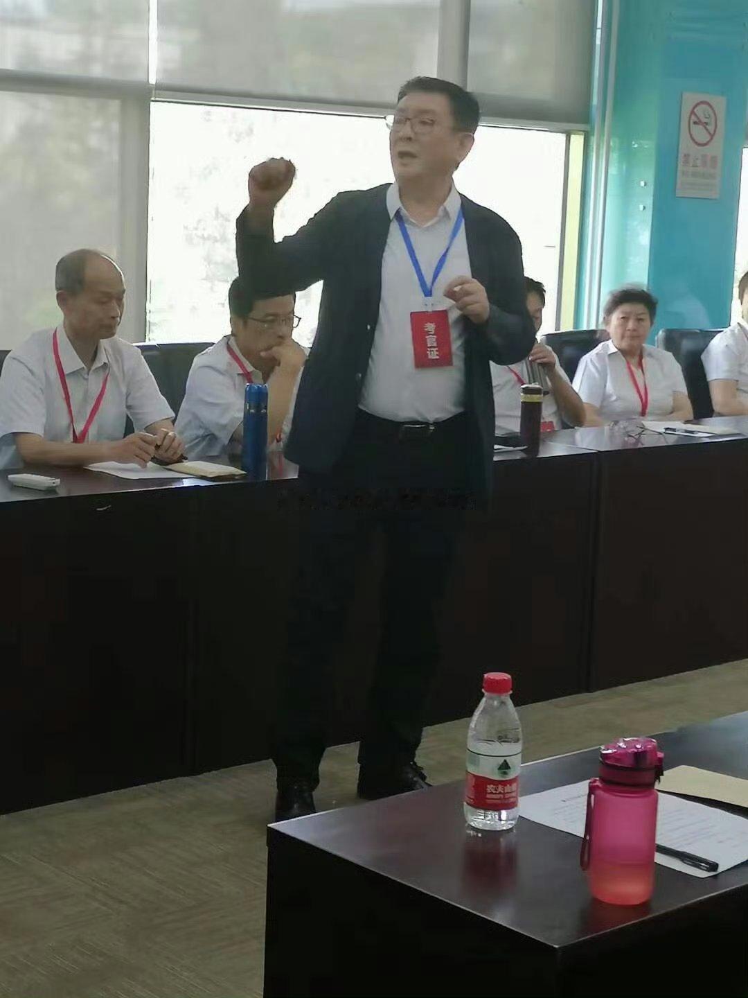 一个人的潜力是无形的，不可估量的。只要不消极，一直悄悄酝酿着乐观，培养着豁达，坚