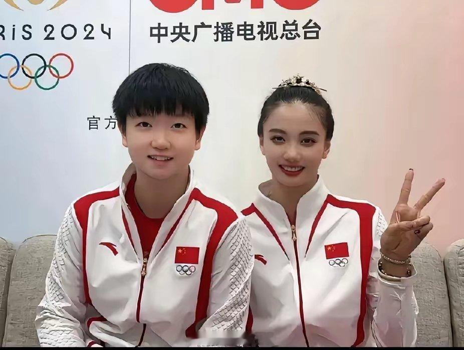 ☄☄☄☄☄乖萌萌的颜值真的很能抗[送心]     右边的艺术体操奥运冠军好漂亮，