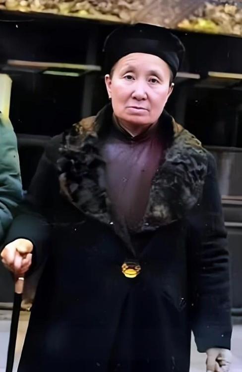 1950年，蒋介石“姐姐”被抓，她的处决意见上报至北京，周总理亲自去跟毛主席求情