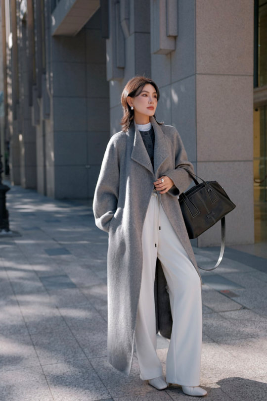 衣服上身5秒定律衣服好不好看，其实上身5秒就知道。第一感觉舒服、顺眼、显气色，大