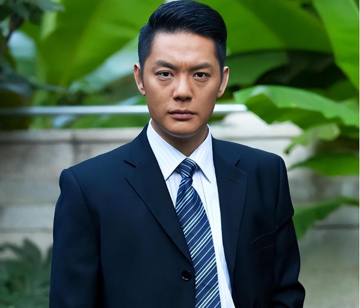 傅程鹏近况曝光！娶小6岁娇妻后事业受挫，51岁现状令人唏嘘 