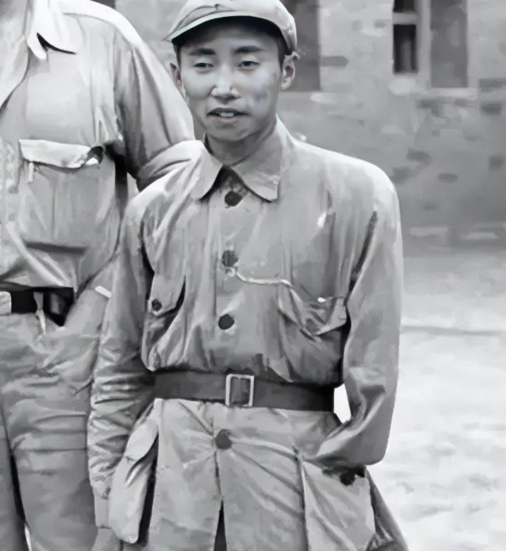 1949年，彭绍辉已经43岁，却还没有成家。身边人看着着急，卫生部长赵德炎就劝他