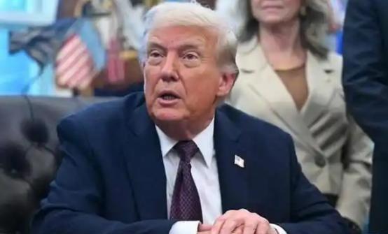 特朗普这话就很有意思了。当主持人问他，如果日本与中国开战，美国会不会支持日本时，