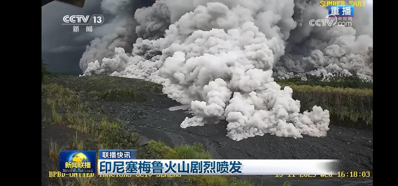 火山喷发震撼瞬间，大自然的力量令人敬畏！🌋💥
