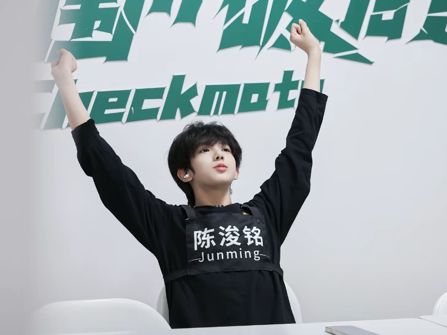 我真的想亲死他 