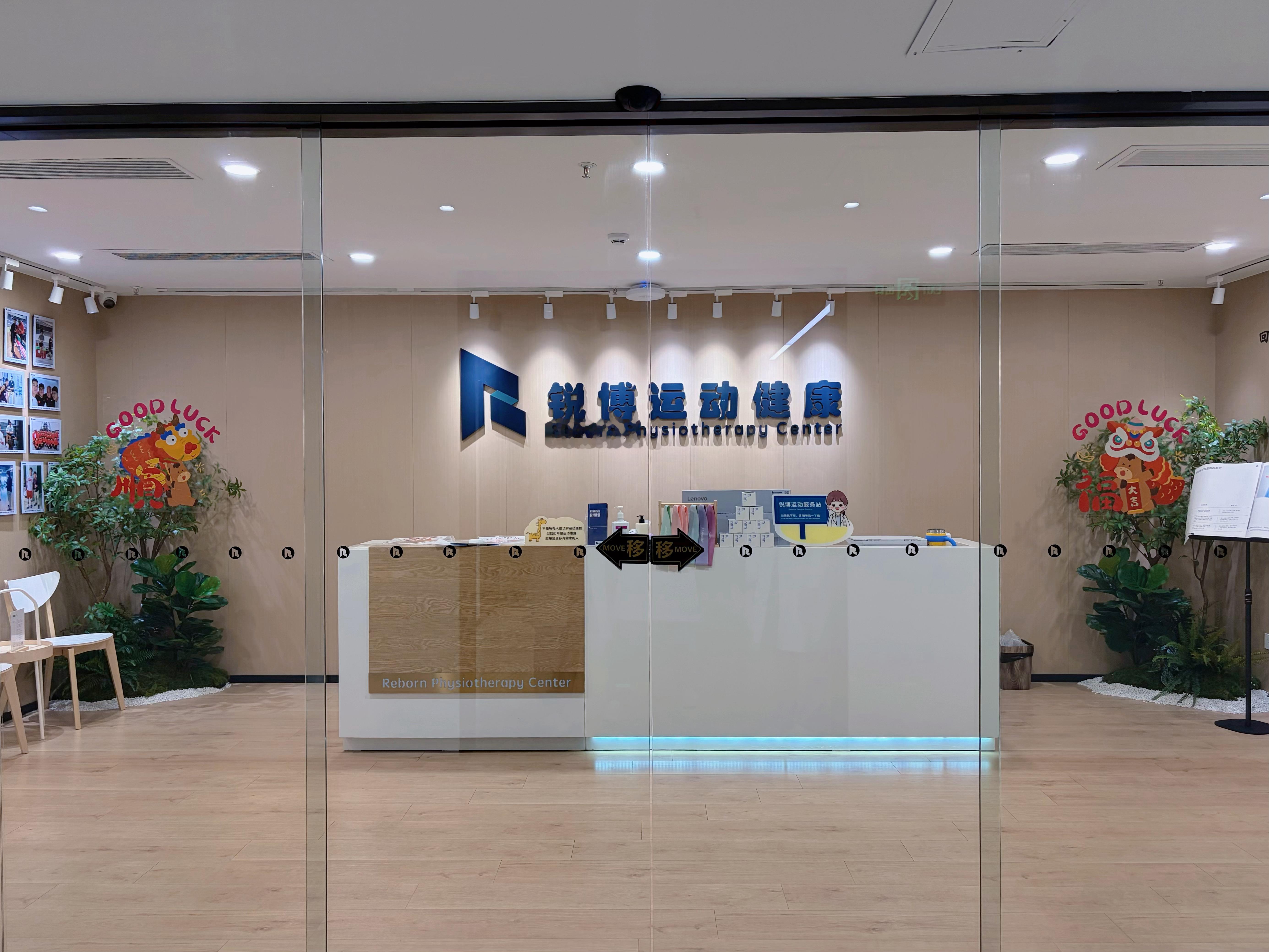 小年 给门店增加一点过年的氛围感，提前祝大家新年快乐好像贴春联的时间，北方和南方