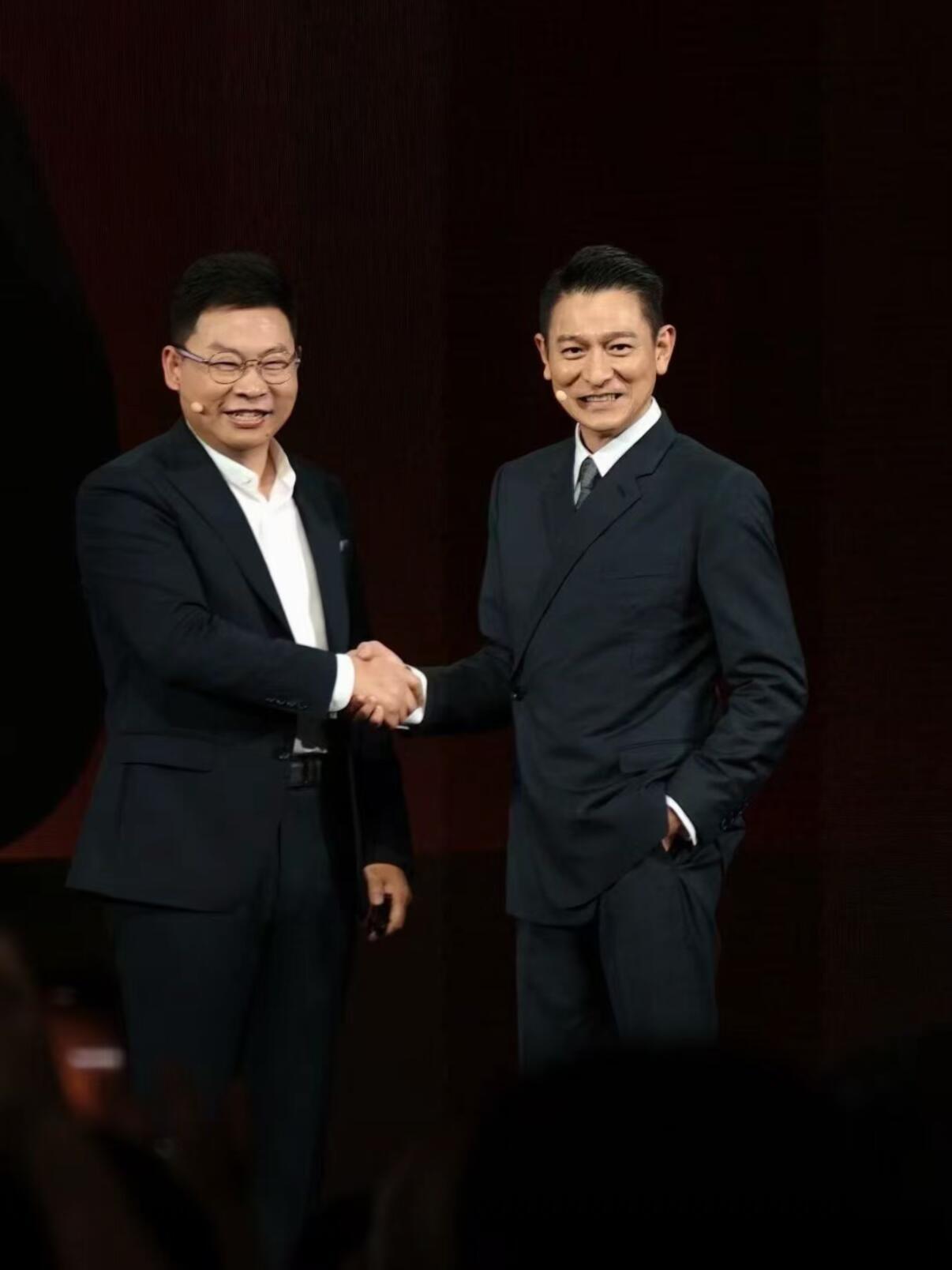 56岁的余承东和63岁的刘德华。 ​​​