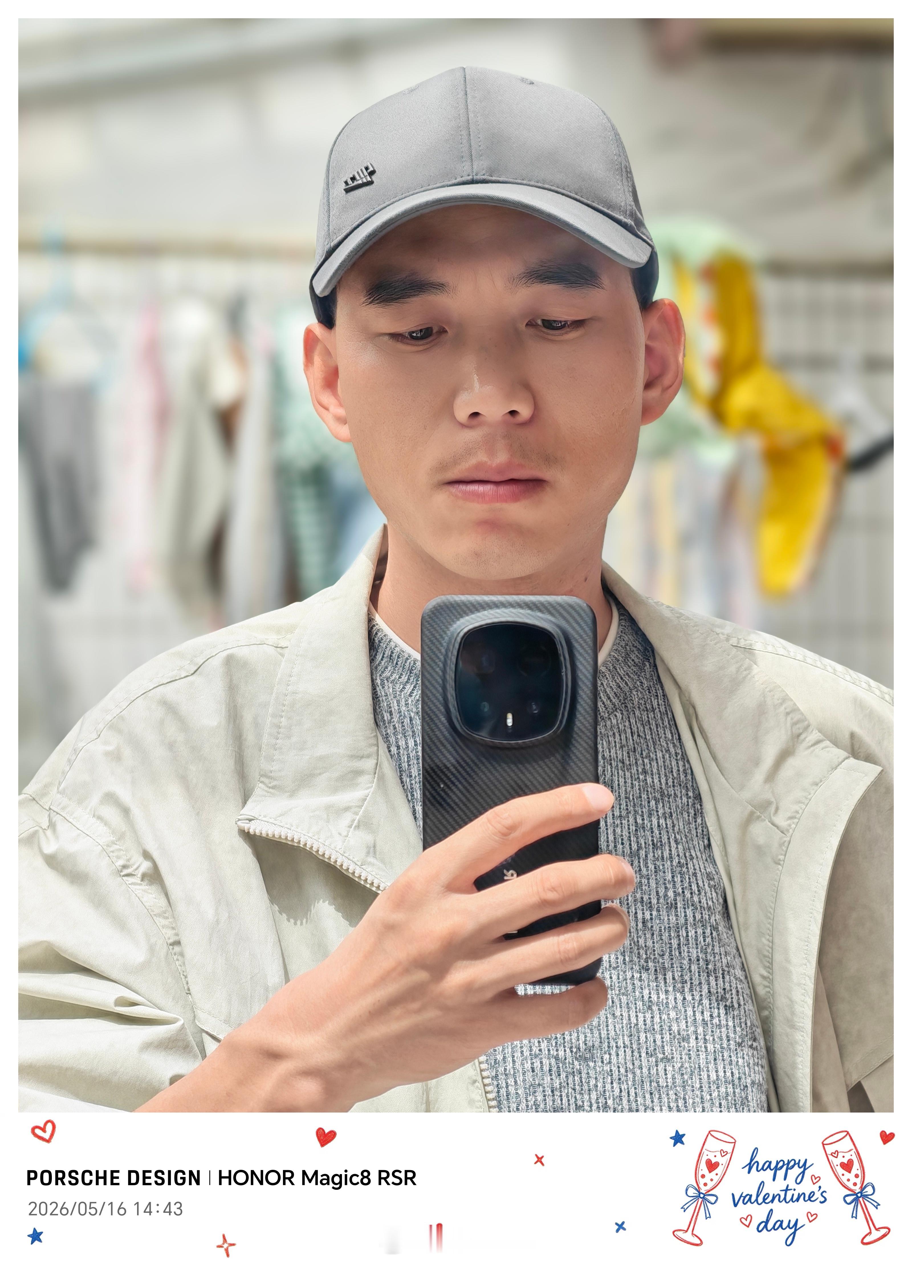 我还挺想出镜来讲东西，不过自己出镜的话，得找人开工作室了。 