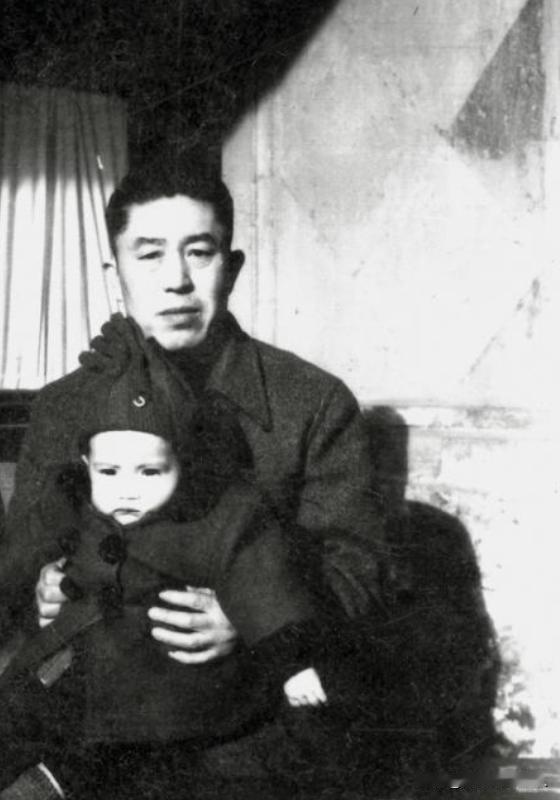 1952年6月，郑洞国被任命为水利部参事，欲举家北上，妻子陈碧莲却不愿从，理由是