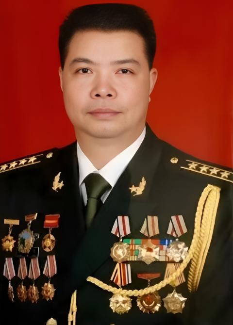 1985年，我军侦察员隆志勇乔装过境侦察，与巡逻的越军擦肩而过被认了出来。越军扭