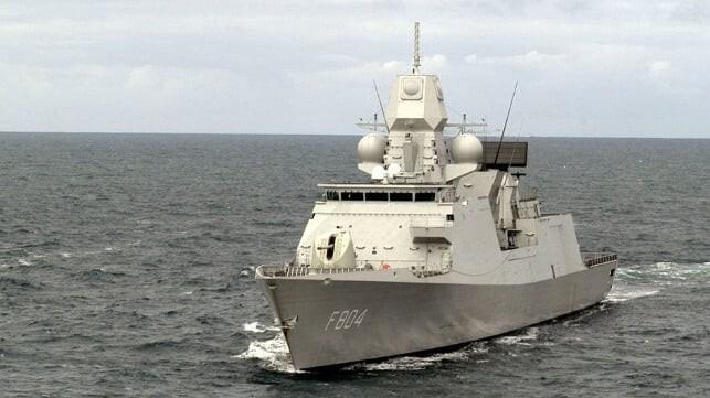 5月27日，荷兰海军“德鲁伊特”号护卫舰非法侵闯中国西沙群岛海域，并多次升空舰载