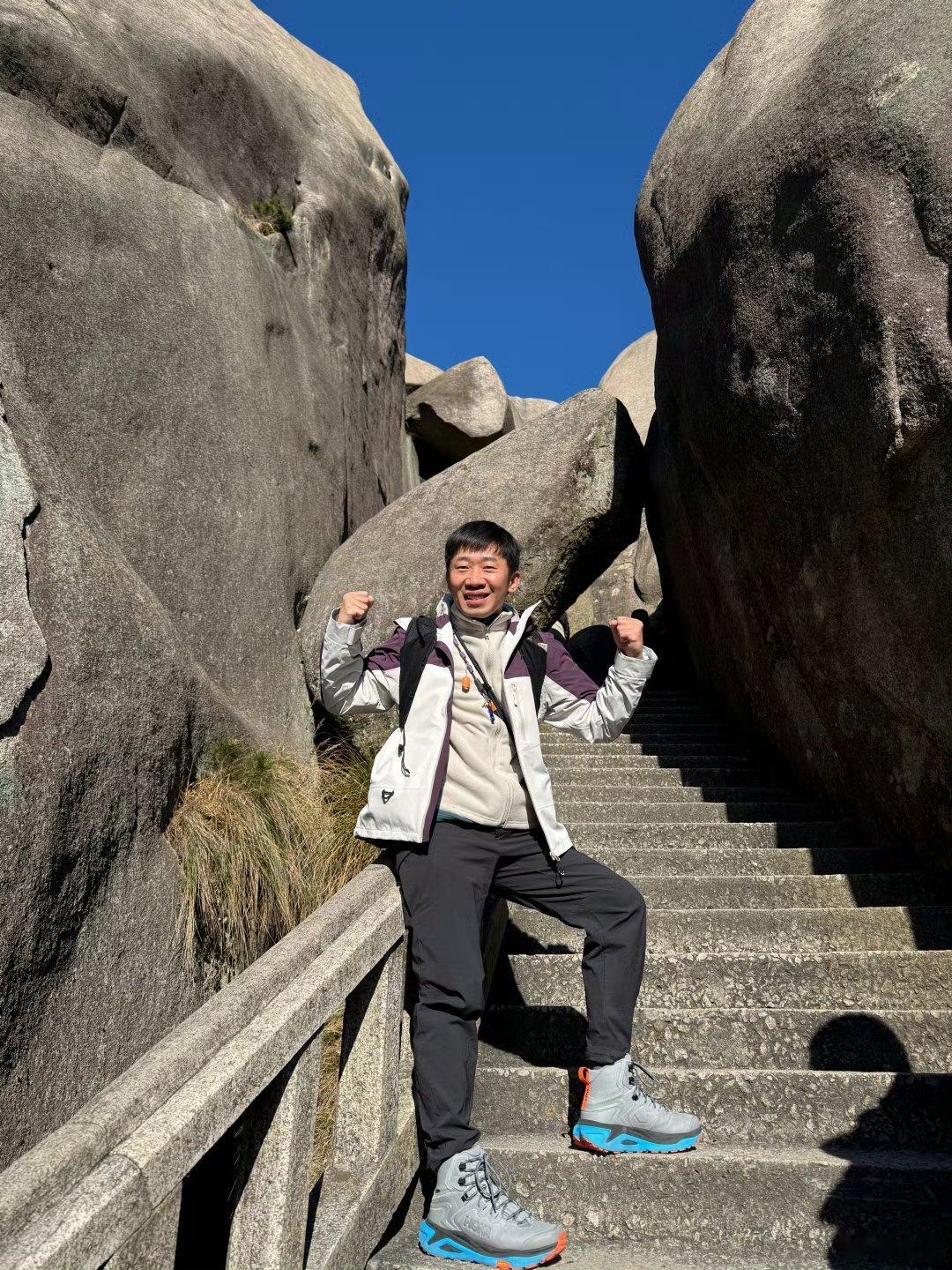 杨迪回应喝路人的水杨迪主打一个真诚！被问喝路人水直接说渴了，还贴心提醒自带水 