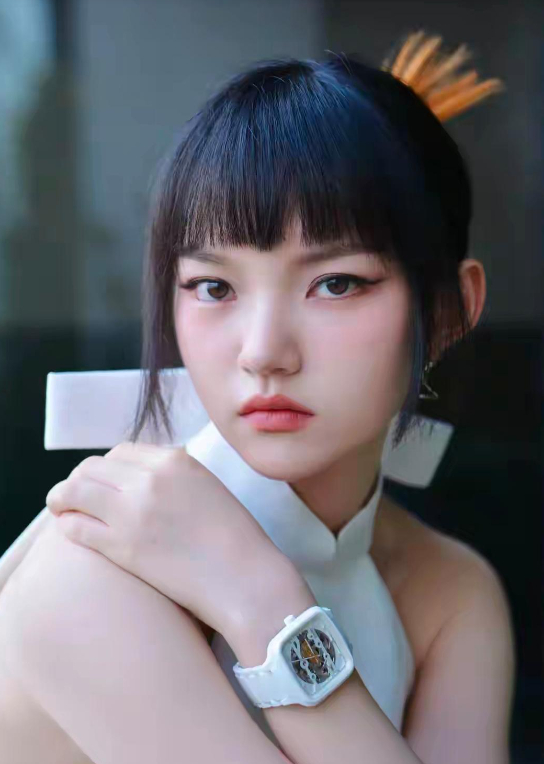1. 杨洋很在意自己的颜值，会定期做保养项目来维持状态，让自己看起来更年轻。2.