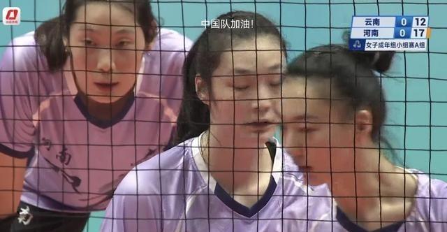 那天中午我正窝在办公室桌角堆满外卖盒的椅子上，作为总记混比赛比分的体育迷，边扒饭