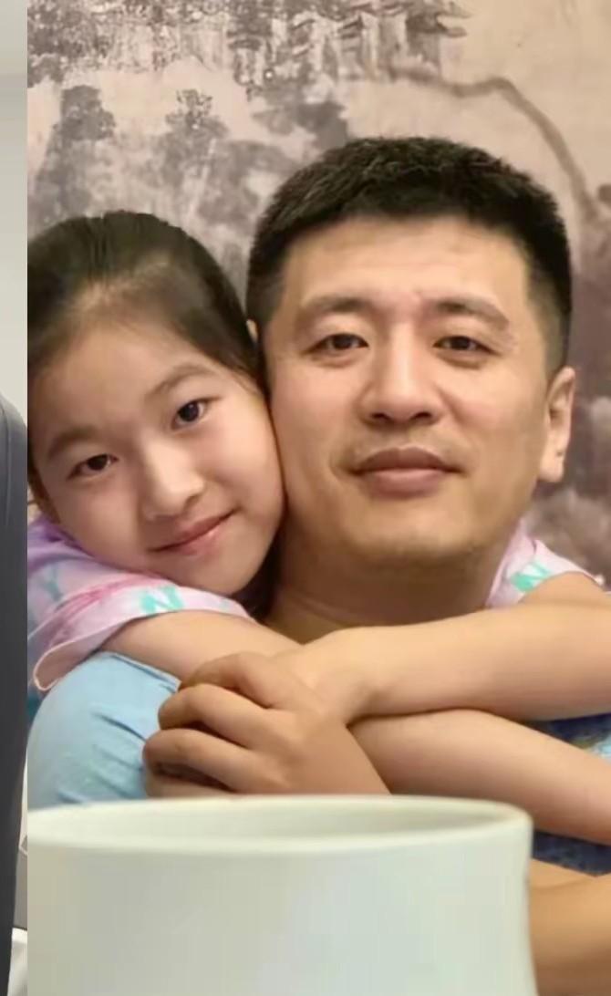 张雪峰老师很会教育孩子，从他的女儿张姩菡在网络上回复网友的留言里就可以看得出来，