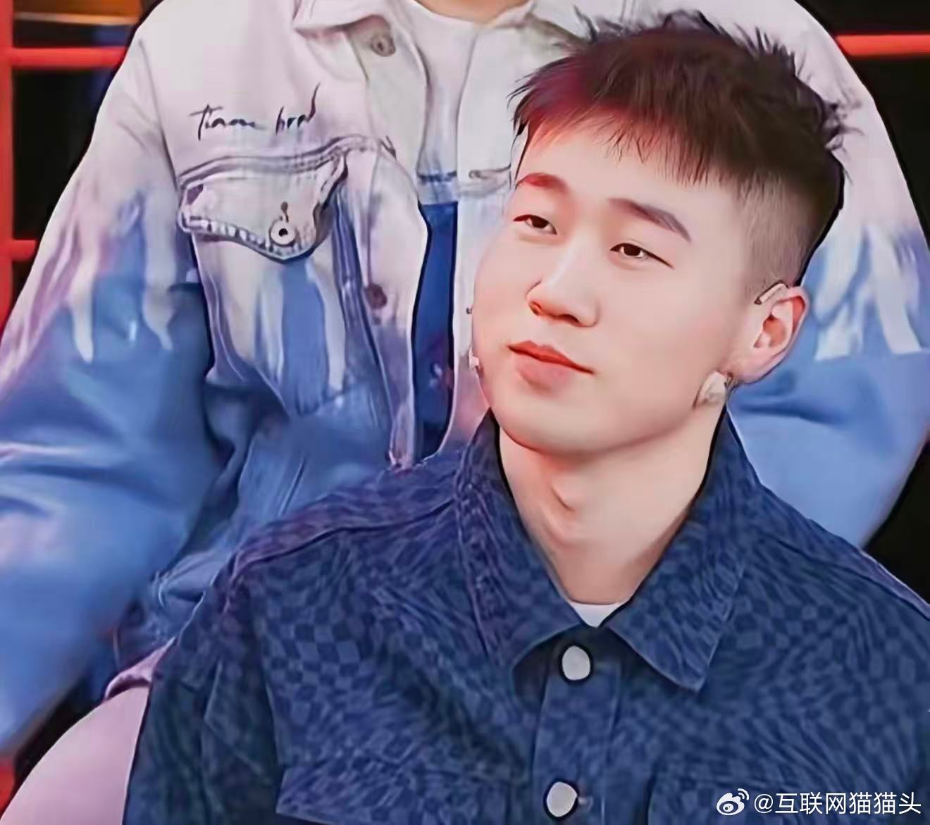 球赛季解说少不了德云社正经战术分析略显沉闷，杨九郎自带相声包袱，和王一珩随性闲聊