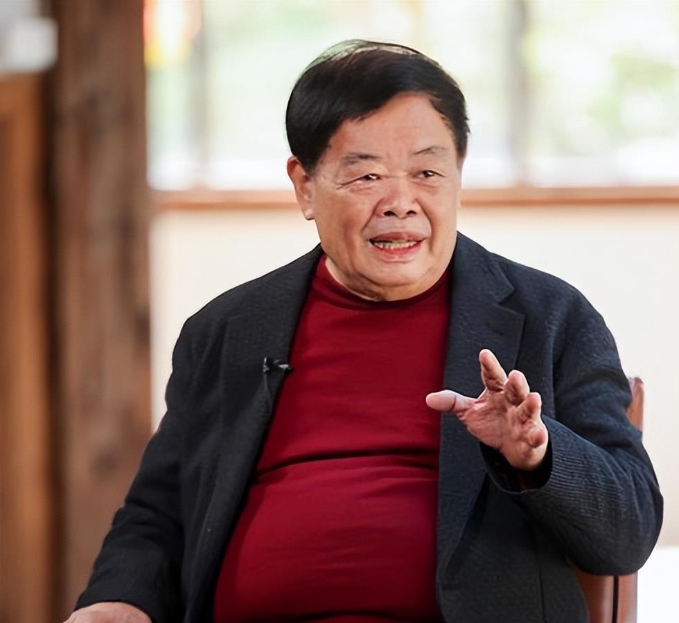 格局真大！汽车玻璃大王曹德旺说过，早就应该停止赚钱了，因为做事的人是不会玩不会享