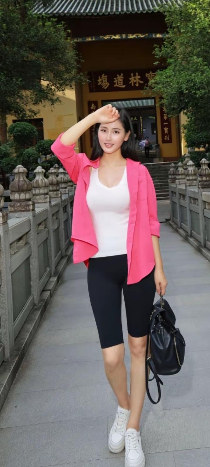 . 慢慢来，花会按时开，对的人也会在合适的时间奔赴你。