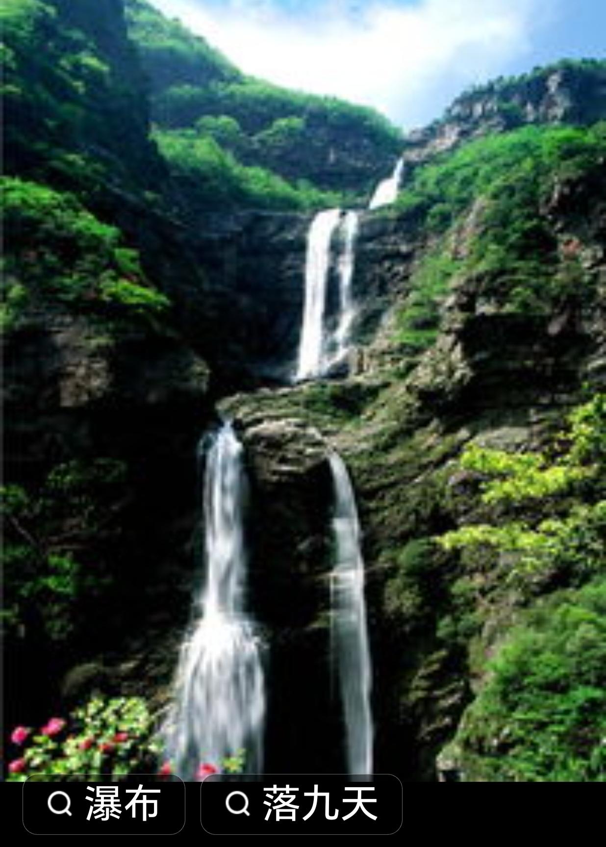 《游庐山有感》
        久慕庐山之名，今日得以登临，心中感慨万千。乘车盘