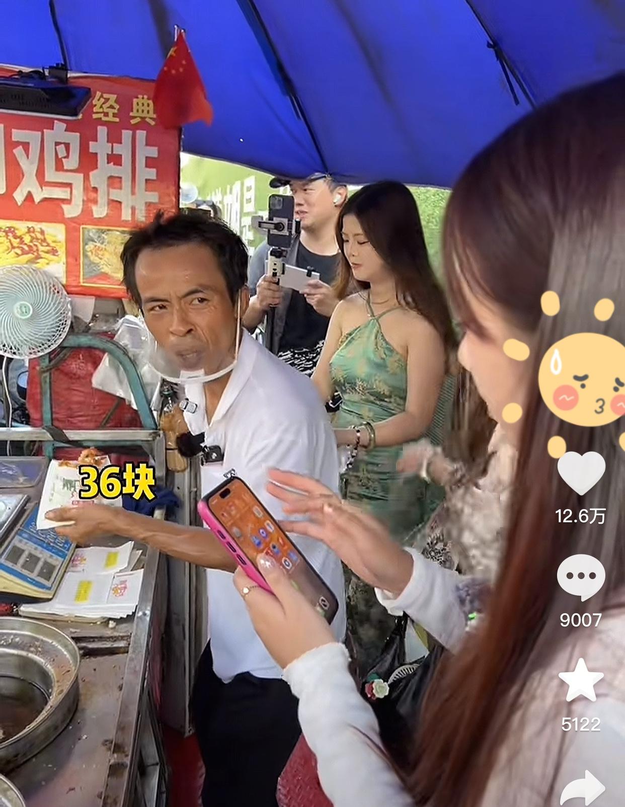 鸡排哥火了之后，忙不过来了，国庆这几天更加忙了[我想静静]现在的他也和沈巍一样，