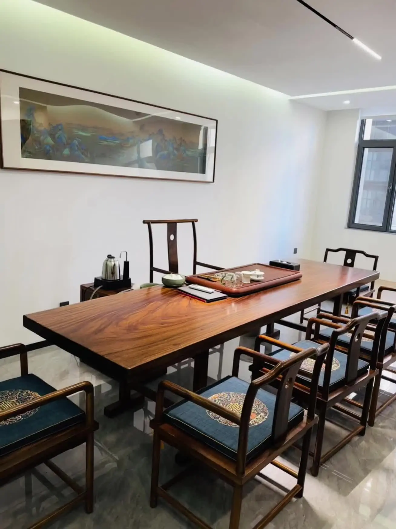 闲暇时光，与朋友相约茶馆，畅谈天下事，品味茶香韵。这里，是你放松身心的...