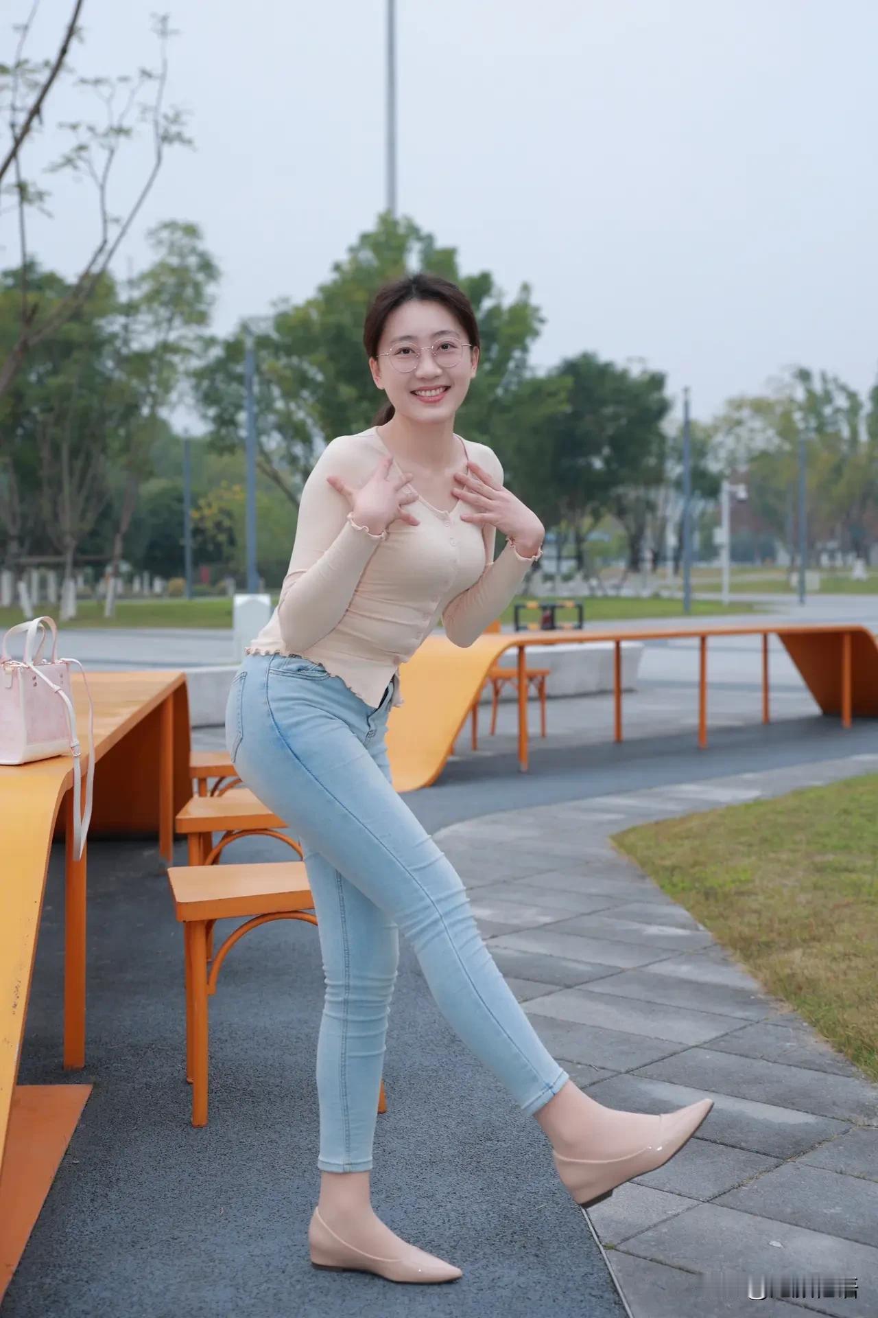 什么样的女人在异性眼里最有魅力? 在异性眼里，“魅力”如同钻石的多个切面，折射出