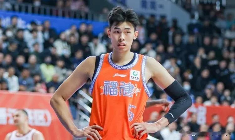 天赋异禀！福建男篮110：108险胜江苏男篮，一战让我们彻底认清这3位球员。

