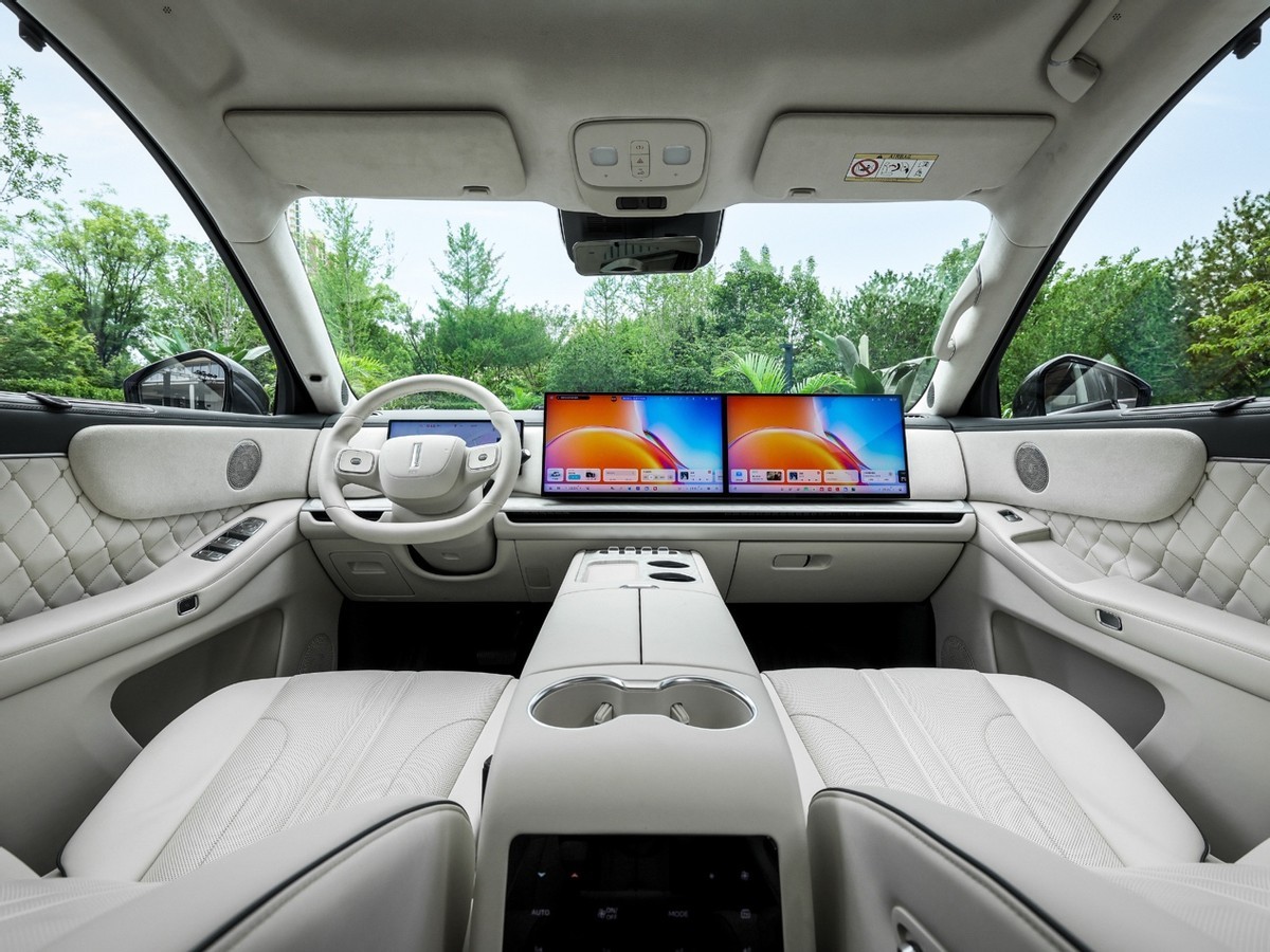 【魏牌V9X 新增1.5T车型，售价33.18万！】魏牌V9X 新增1.5T车型