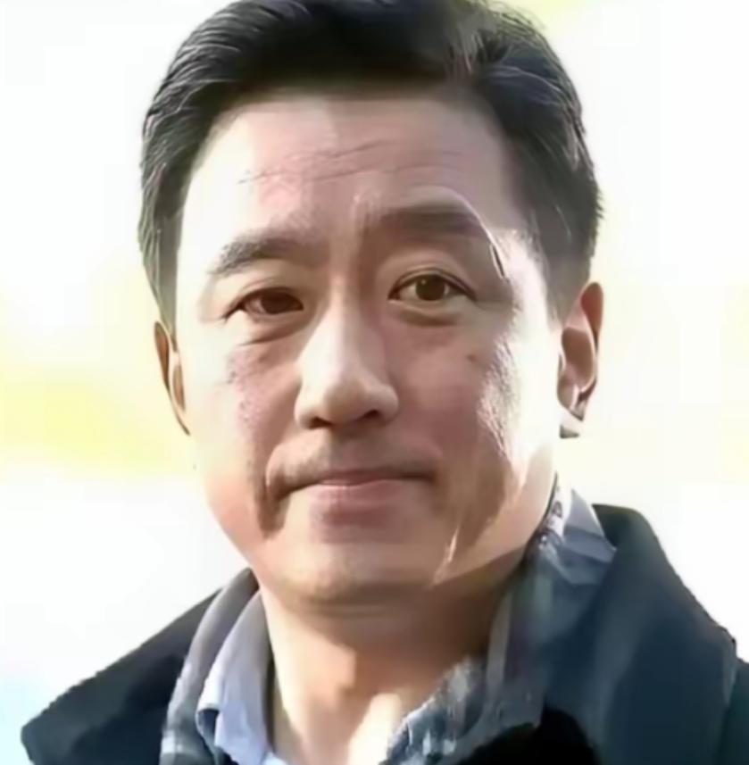 一个演员，戏拍了七成，突然要求片酬翻倍，不给就罢演。导演二话不说，把已经拍好的几