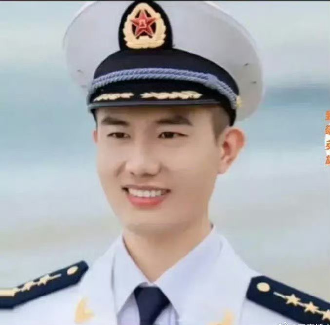 郑福浩，山东聊城东阿籍，海军飞行员；在夜间实战训练时壮烈牺牲，时年仅30岁！[伤