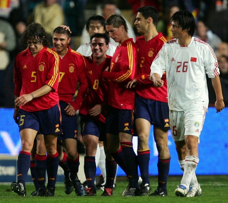 #西班牙婉拒国足约战# 据《马卡报》报道，西班牙将与伊拉克和秘鲁进行热身赛，中国