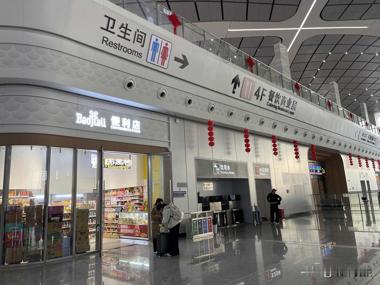 汕头站的后勤保障值得点赞，宽大干净卫生间，舒适的哺乳室，为有需要的游客提供优质便