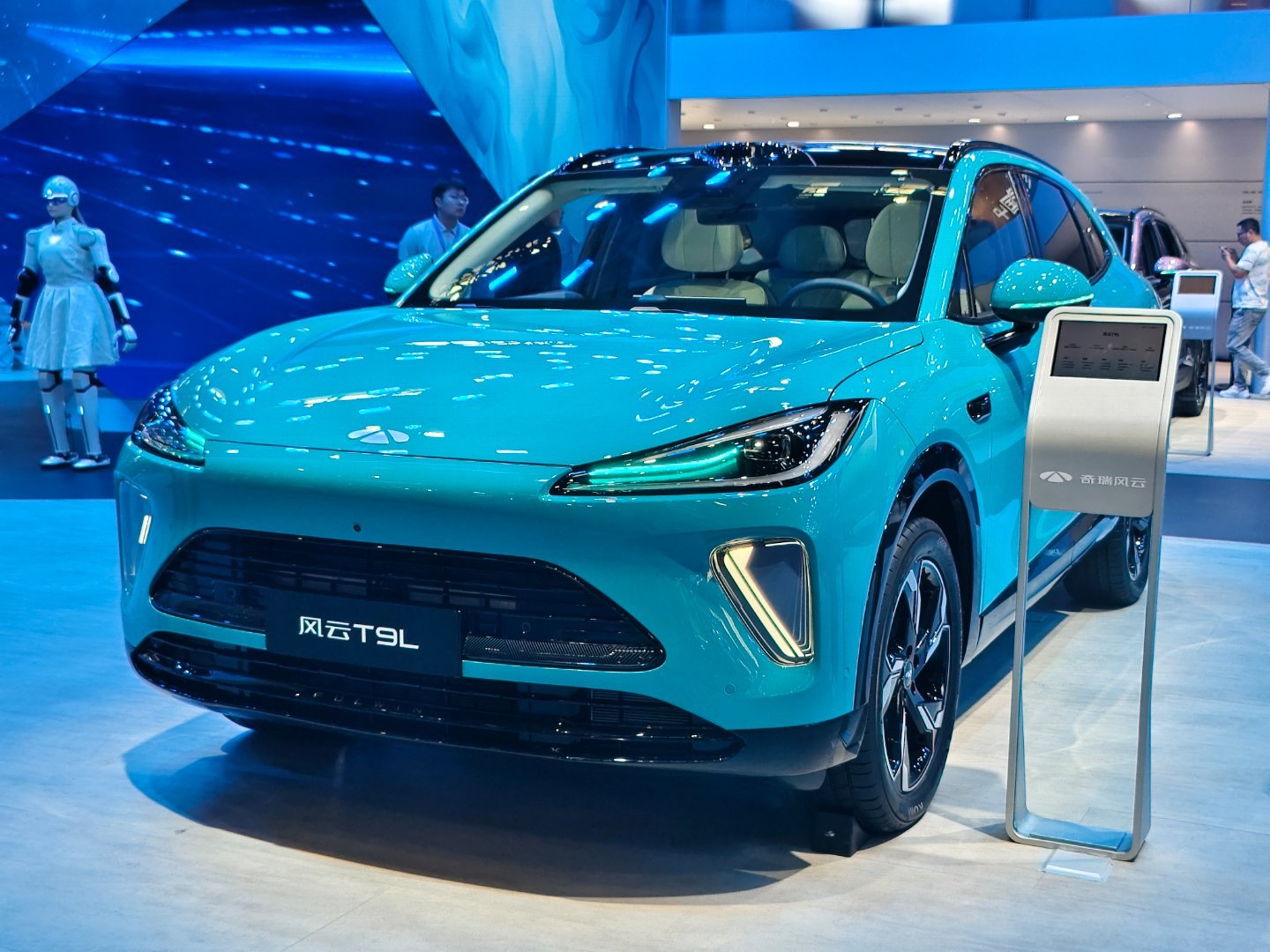 风云T9L实车还是好看的外观设计很出色，可以说是虎8设计得加强版了。内饰走的简约