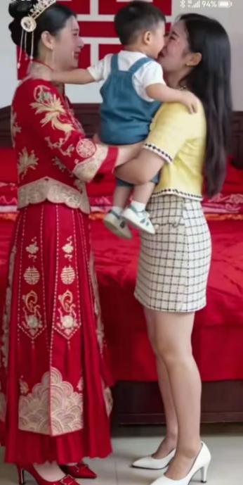 泪流不止！丈夫意外离世后，妻子又改嫁，可男方明确要求不让带孩子，在妈妈即将出嫁时