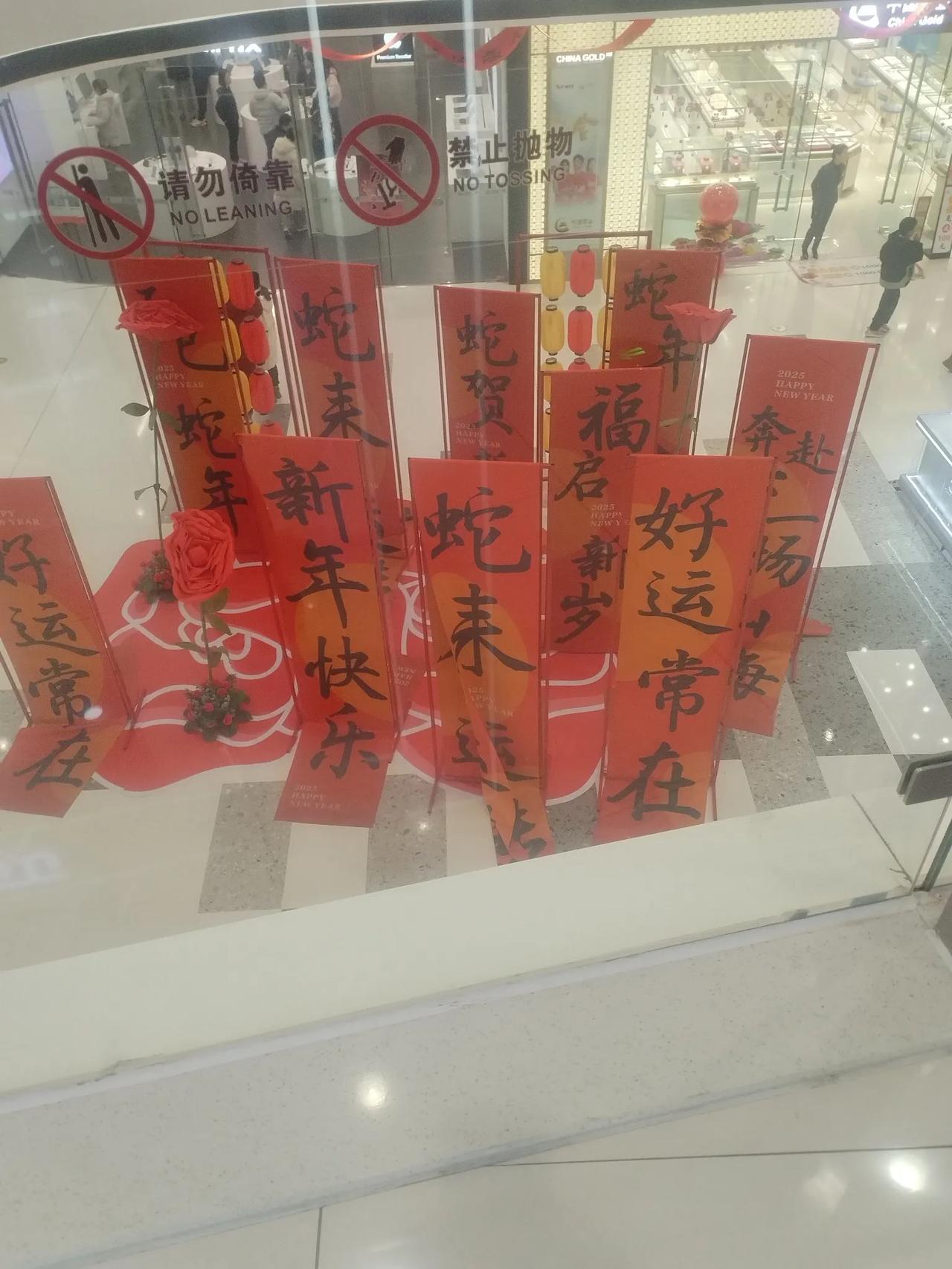 年越来越近，日子和平常一样平淡。小时候过年，是一种期盼，盼着吃，盼着穿，盼着还可