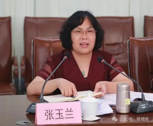 横跨三大领域
          曾任市政府副秘书长的广东省清远市教育局局长张玉
