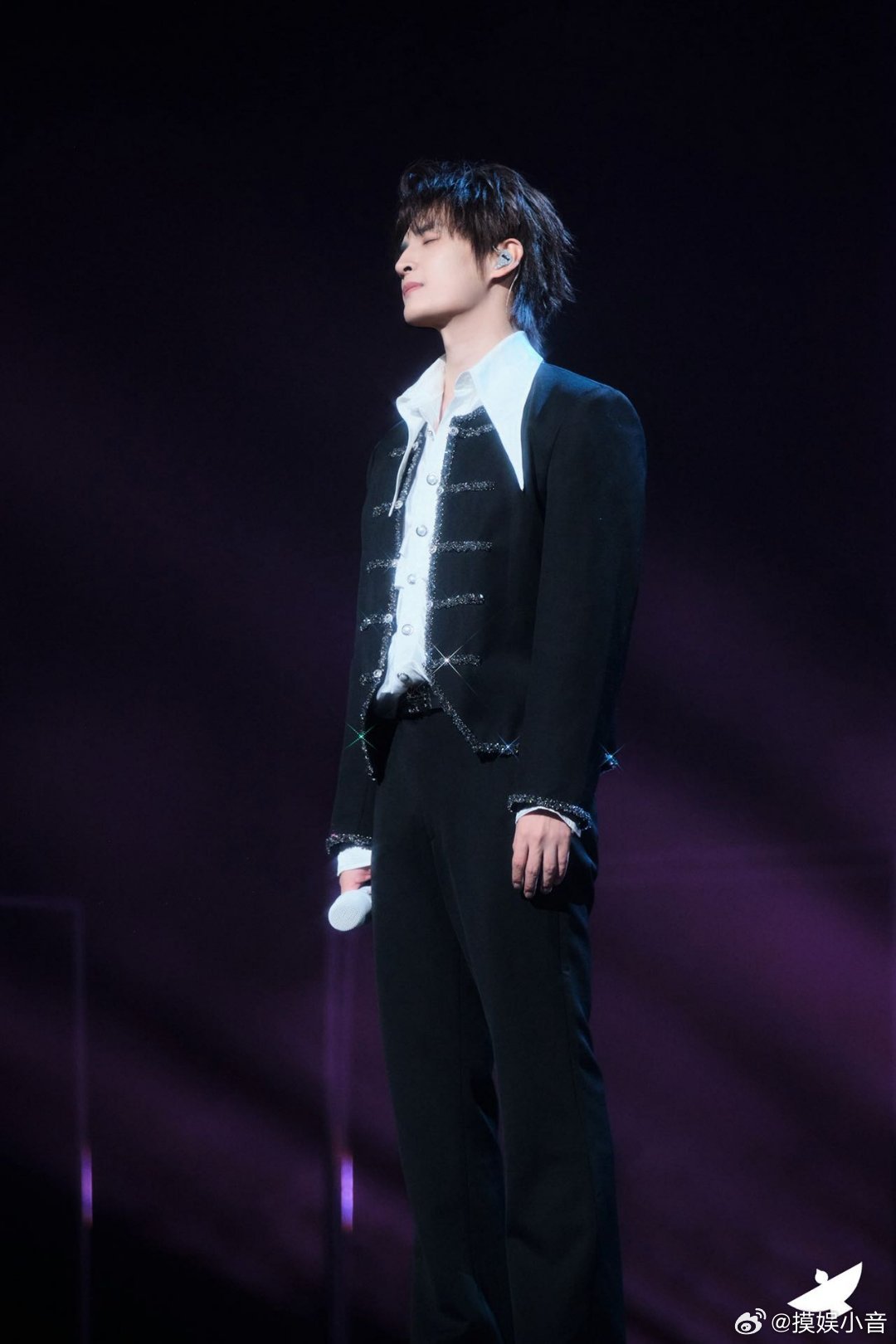 张远演唱会换装堪比F1换胎 演唱会就这样和f1联动了！换装速度堪比赛车换轮胎，没