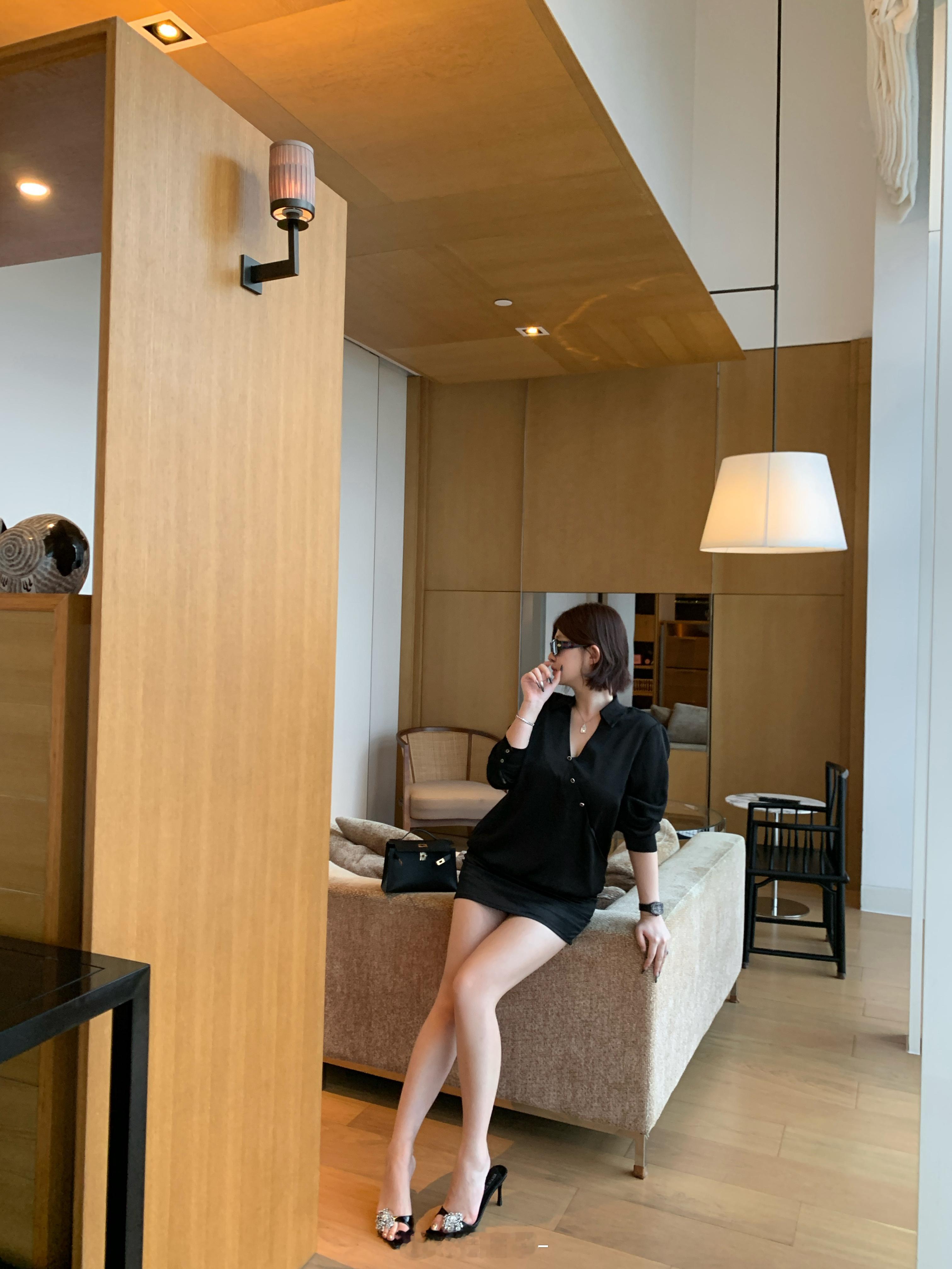 🖤职场女精英的鎏光战袍“黑珍珠套装”𝙱𝙻𝙰𝙲𝙺丝滑如瀑的贵妇级缎面料