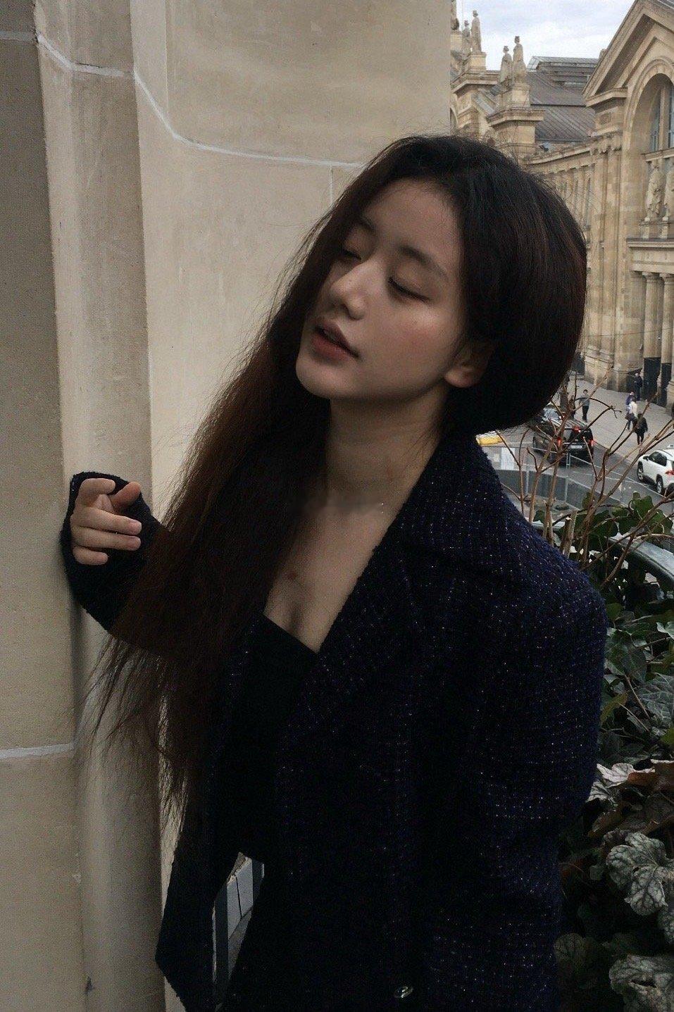 看到了吧，头发不顺其实根本不影响美女是美女。。。。。[泪] ​​​