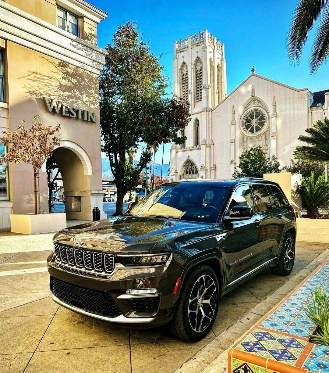 Jeep大切诺基4xe，你是不是都忘了还有它？Jeep 大切诺基 4xe 是不少