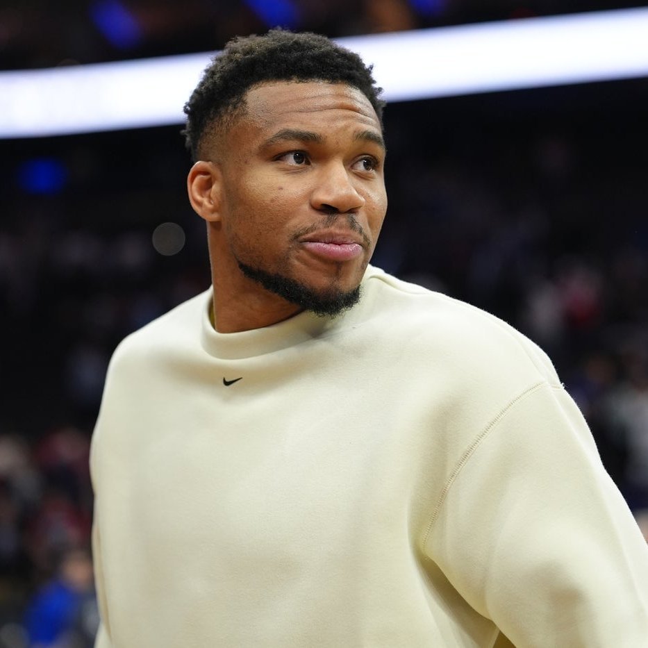 ！！！阿德托昆博成为NBA历史上第六位多次拿下常规赛MVP后还被交易的球员，和他
