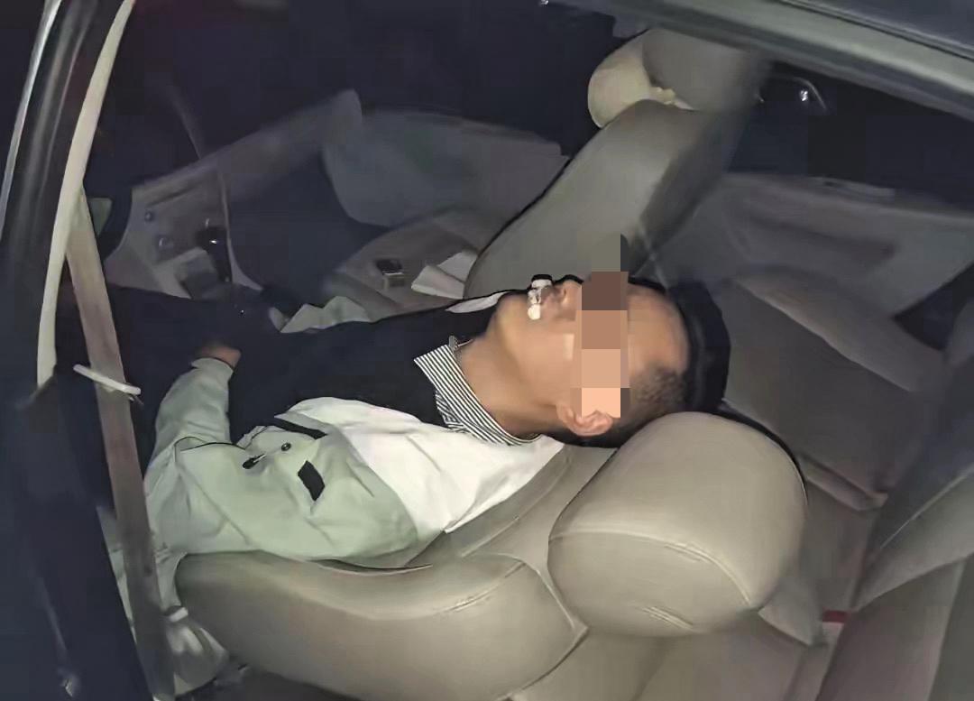 别再信月入过万的司机岗！
33岁男子被骗贷后，
在母亲墓前
结束一生

总有人打