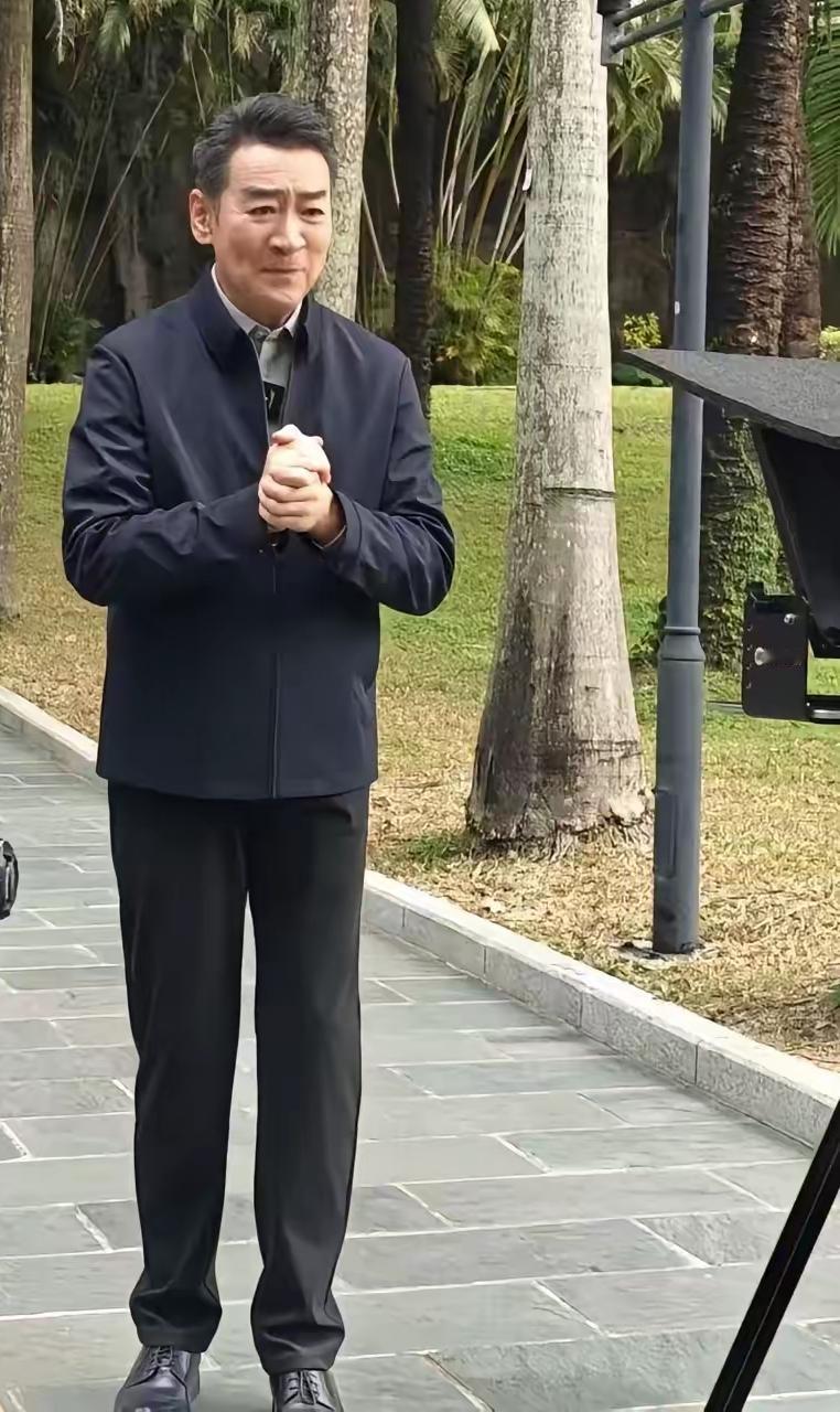 71岁寇振海自曝晚年心酸：53岁生娃，18岁儿子避嫌不认爹，给所有男人敲警钟
 